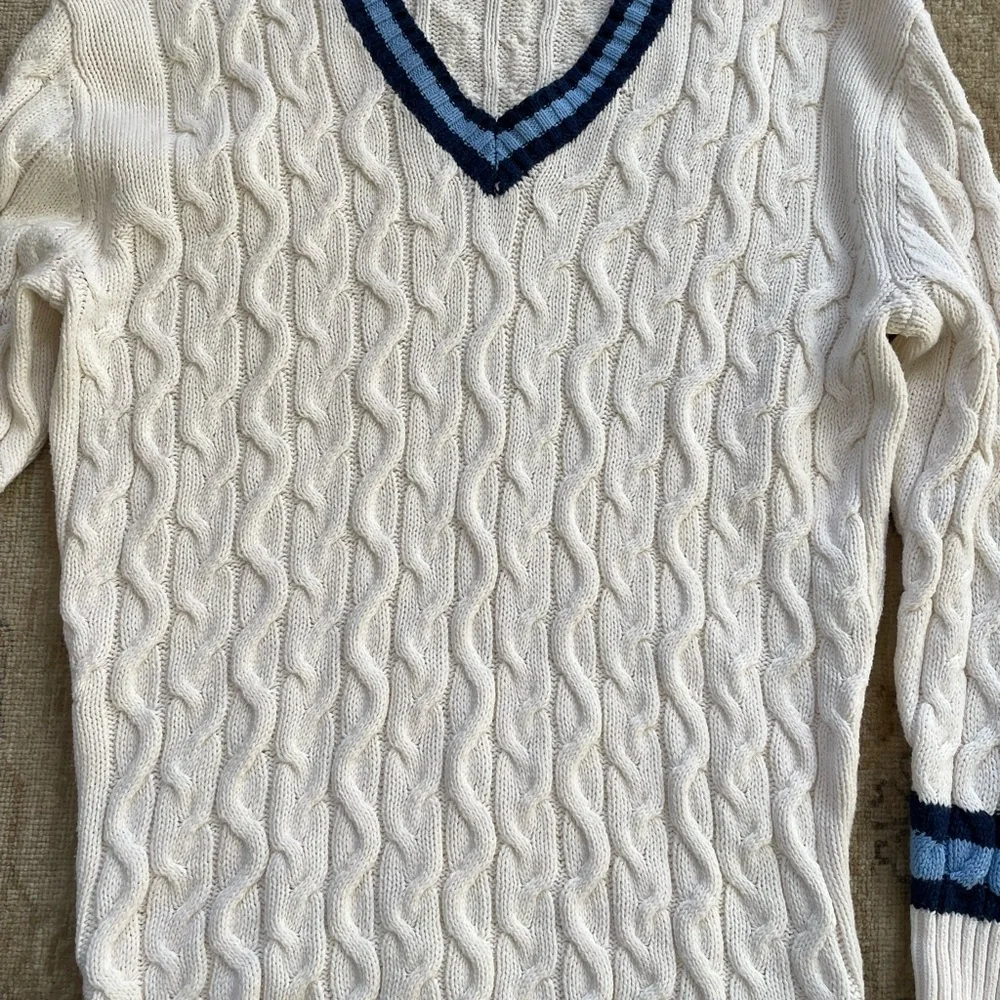 American Eagle Oversized Cable Knit V Neck Sweater, Cream, Size S - Picture 2 of 7
